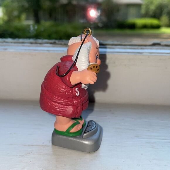 Vintage Hallmark 1986 “Tipping the Scales” Santa on a weight scale ornament - Picture 2 of 7